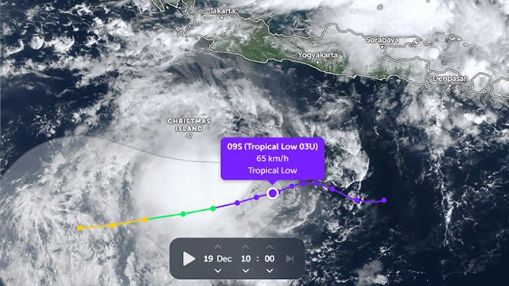 Bibit Siklon Tropis 93S Bergerak Cepat, Warga Jawa Diminta Waspada Angin Kencang dan Hujan Lebat