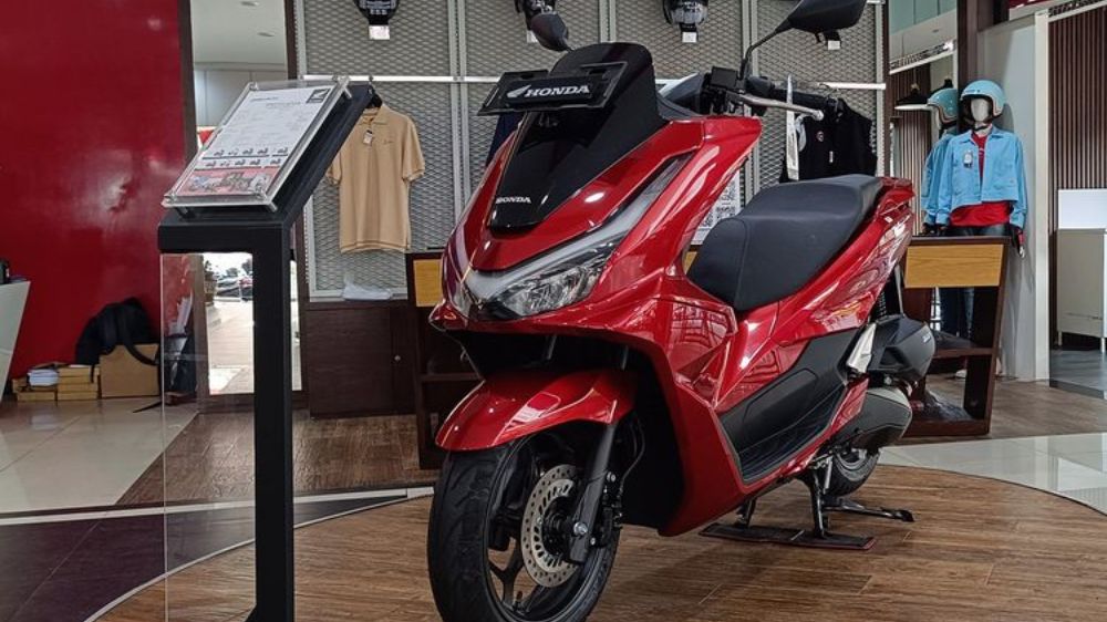 Harga Tetap, Gaya Naik Level PCX 160 Hadir dengan Warna Baru, RoadSync dan Pelek Burnt Titanium