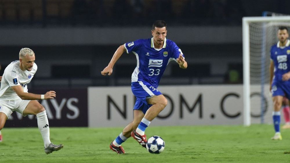 Peringkat Persib Bandung Belum Aman, Duel Lawan Persebaya Bisa Goyang Puncak Klasemen Super League